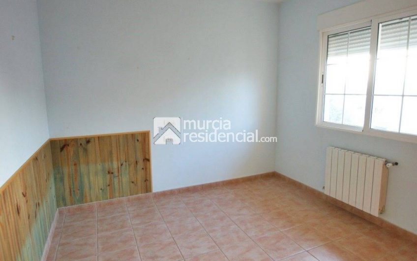 Chalet en venta en La Alcayna amplio con pisicina