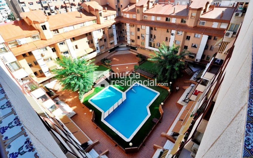 Piso en venta con piscina en Murcia, zona San Anton