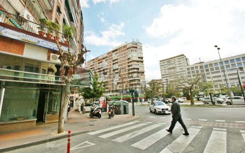 Local en alquiler en Murcia Centro plaza Díez de Revenga