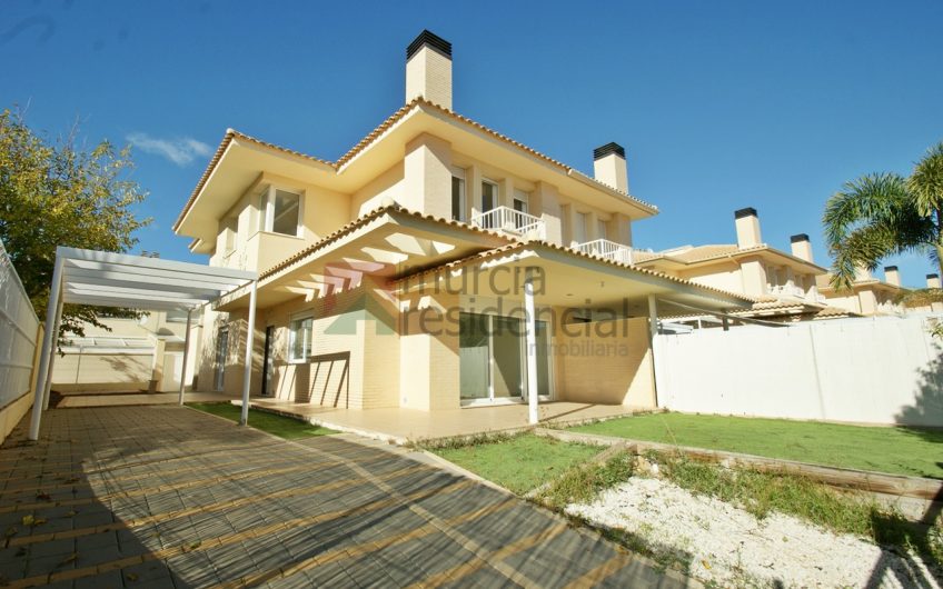 Chalet en alquiler en La Quinta