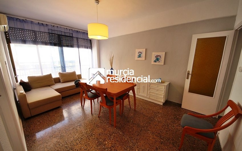 Piso amueblado, de tres habitaciones en alquiler en San Antón