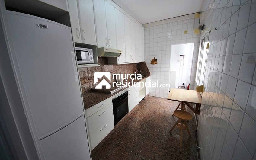 Piso amueblado, de tres habitaciones en alquiler en San Antón