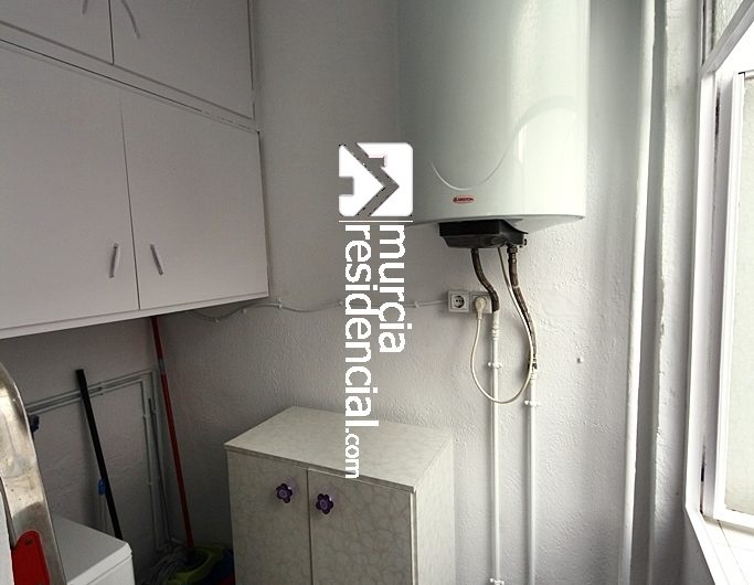 Piso amueblado, de tres habitaciones en alquiler en San Antón