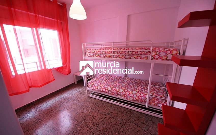 Piso amueblado, de tres habitaciones en alquiler en San Antón