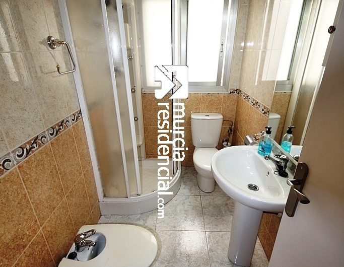 Piso amueblado, de tres habitaciones en alquiler en San Antón