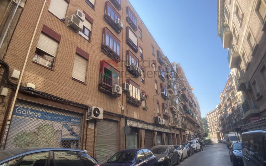 Piso reformado en alquiler en Murcia centro junto plaza San Juan