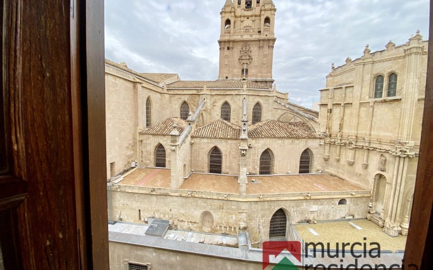 Piso en alquiler junto a la catedral de Murcia