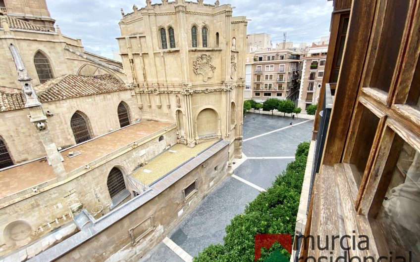 Piso en alquiler junto a la catedral de Murcia