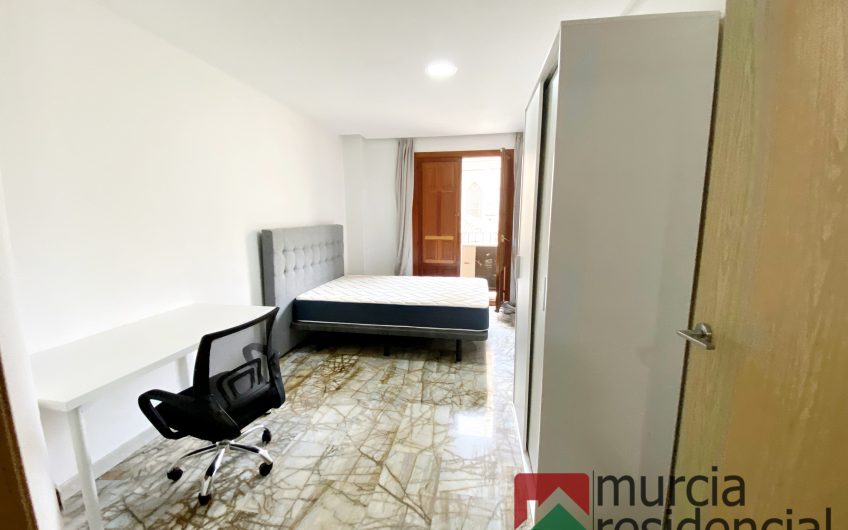Piso en alquiler junto a la catedral de Murcia