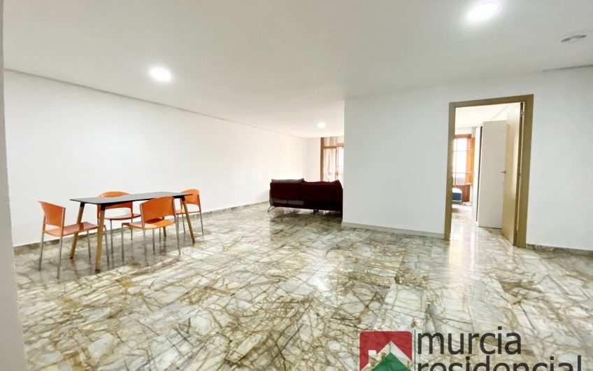 Piso en alquiler junto a la catedral de Murcia