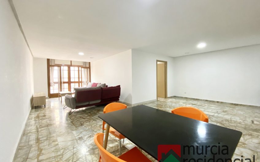 Piso en alquiler junto a la catedral de Murcia