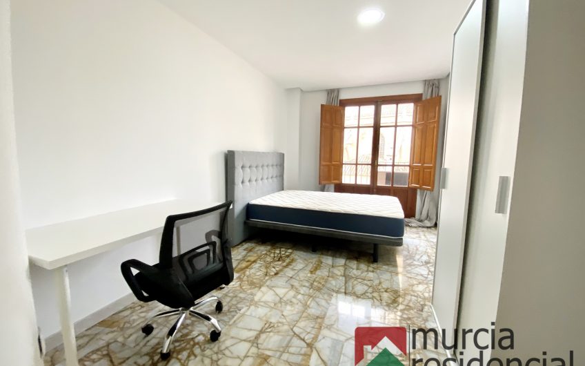 Piso en alquiler junto a la catedral de Murcia