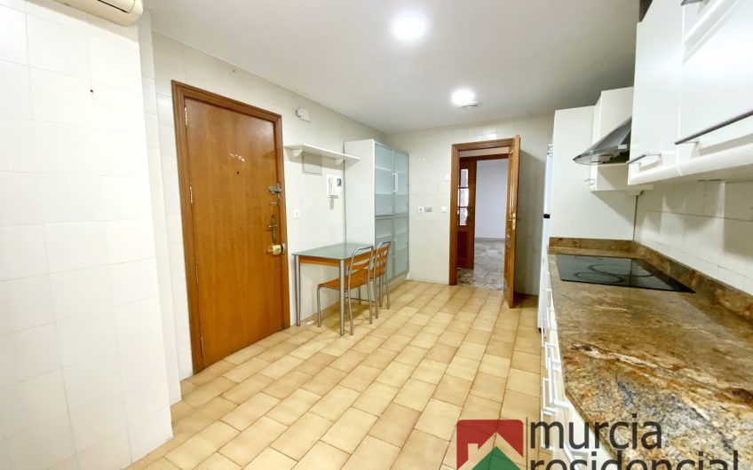 Piso en alquiler junto a la catedral de Murcia
