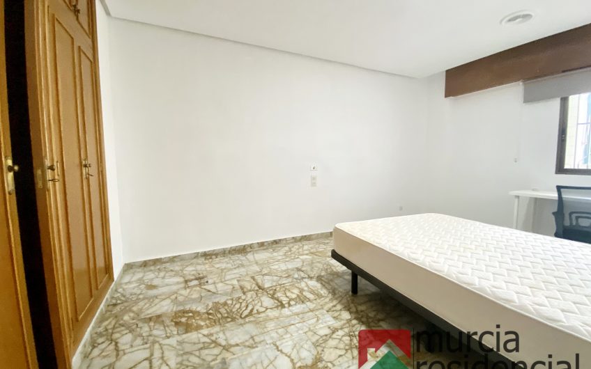 Piso en alquiler junto a la catedral de Murcia