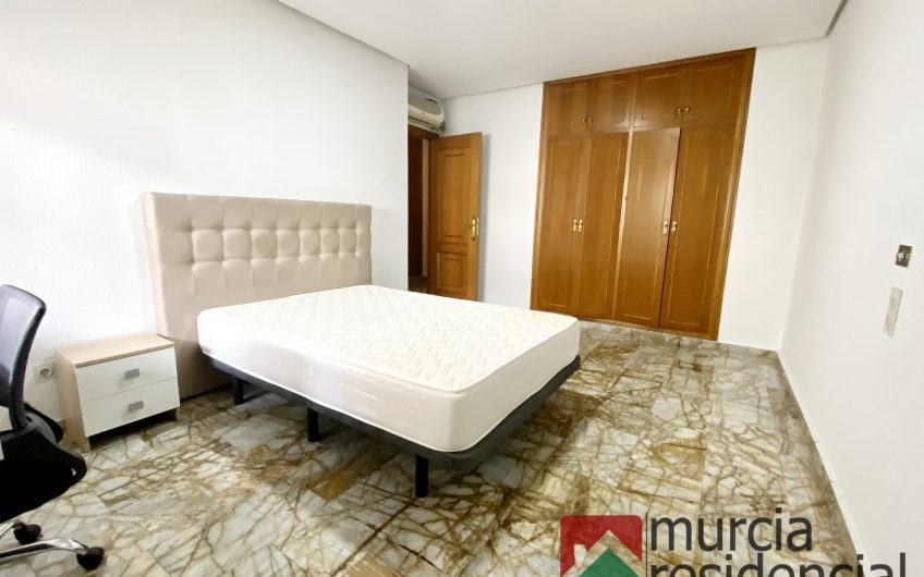 Piso en alquiler junto a la catedral de Murcia