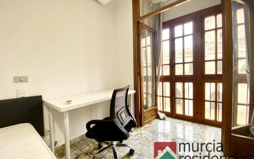 Piso en alquiler junto a la catedral de Murcia