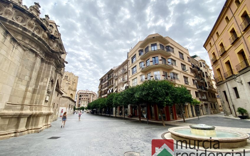 Piso en alquiler junto a la catedral de Murcia