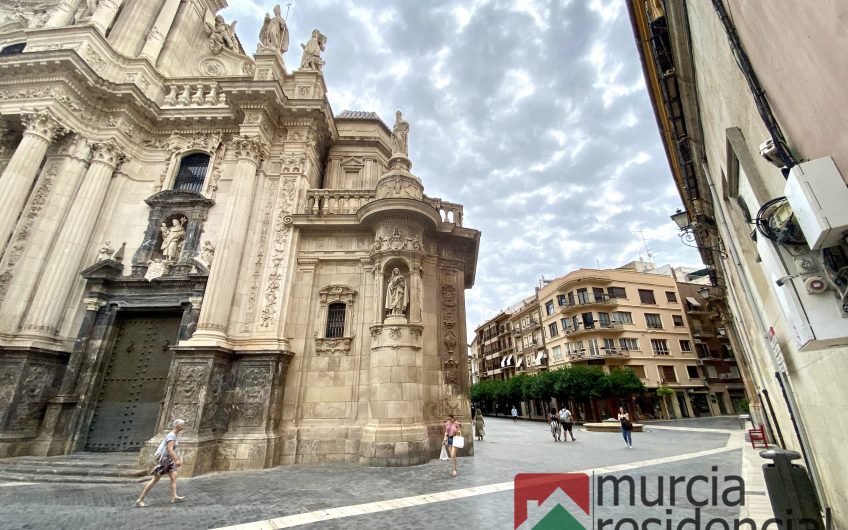 Piso en alquiler junto a la catedral de Murcia
