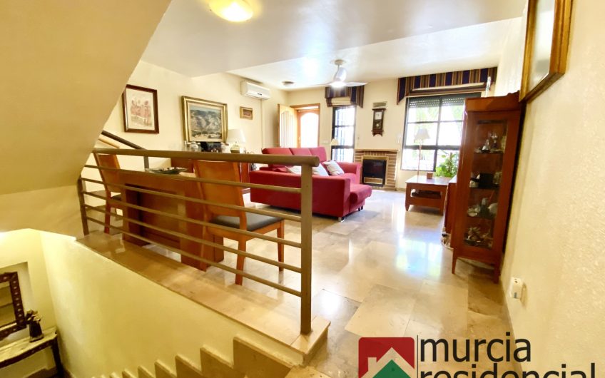 Chalet adosado con piscina junto a ZigZag en Juan Carlos I