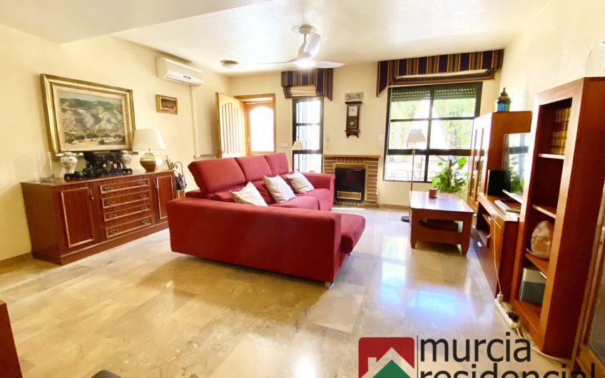 Chalet adosado con piscina junto a ZigZag en Juan Carlos I