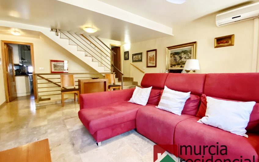 Chalet adosado con piscina junto a ZigZag en Juan Carlos I