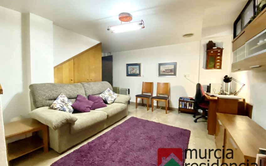 Chalet adosado con piscina junto a ZigZag en Juan Carlos I