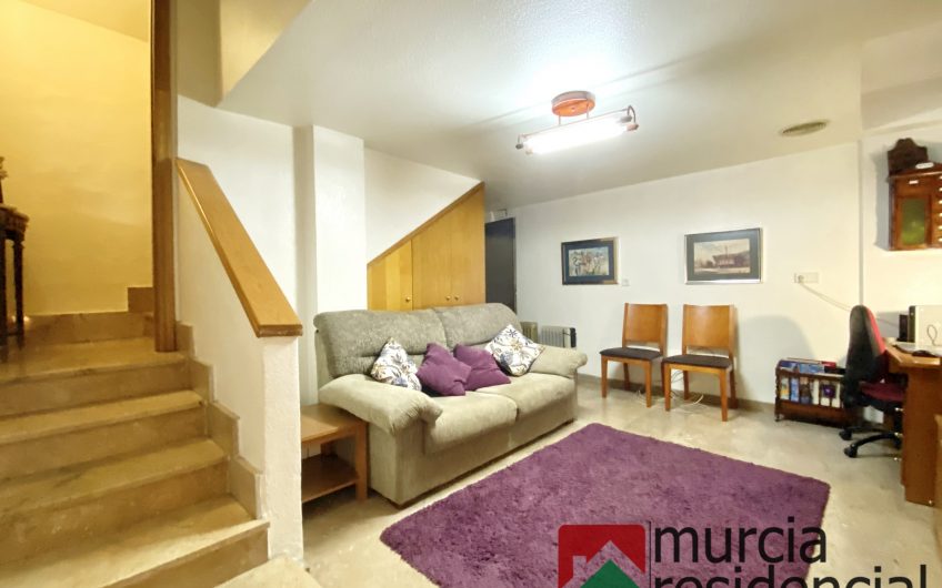 Chalet adosado con piscina junto a ZigZag en Juan Carlos I