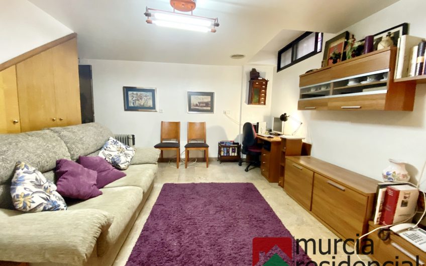 Chalet adosado con piscina junto a ZigZag en Juan Carlos I