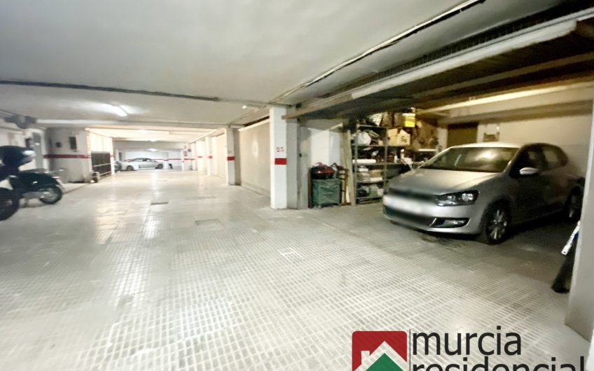 Chalet adosado con piscina junto a ZigZag en Juan Carlos I