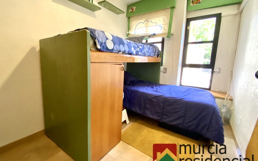 Chalet adosado con piscina junto a ZigZag en Juan Carlos I