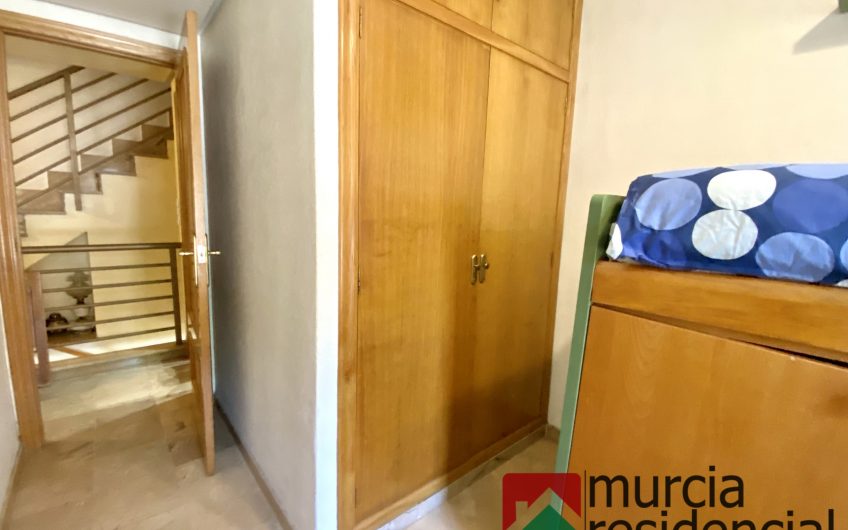 Chalet adosado con piscina junto a ZigZag en Juan Carlos I