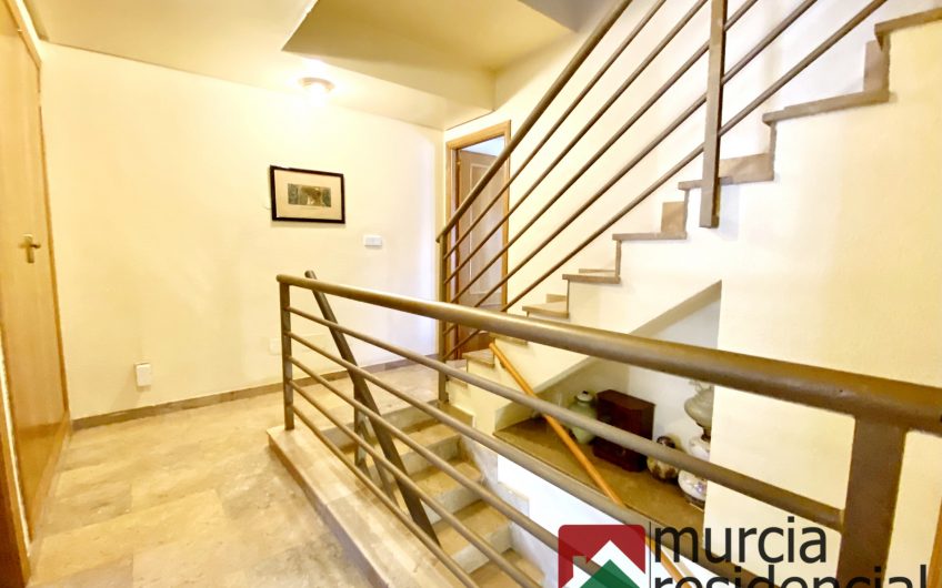 Chalet adosado con piscina junto a ZigZag en Juan Carlos I