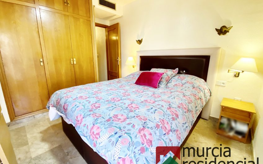 Chalet adosado con piscina junto a ZigZag en Juan Carlos I