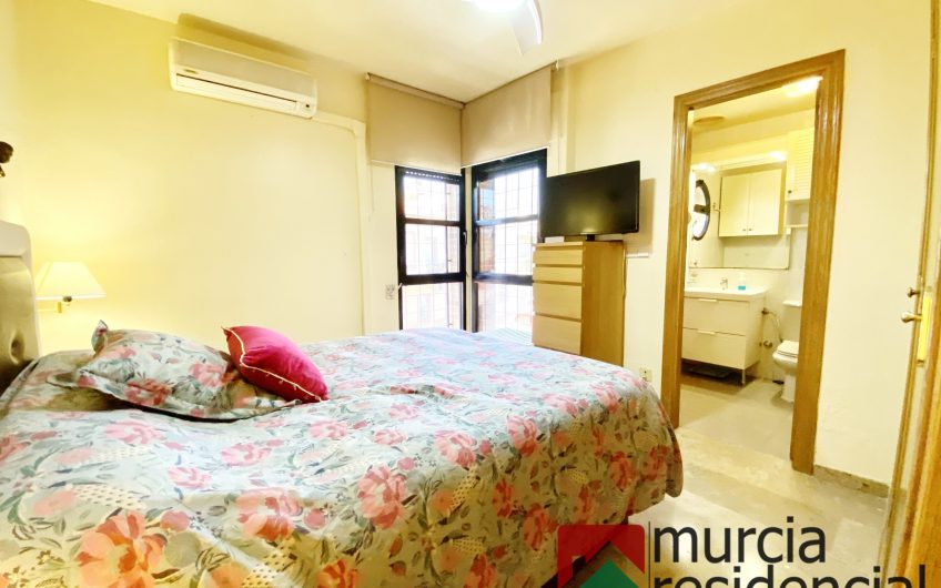 Chalet adosado con piscina junto a ZigZag en Juan Carlos I