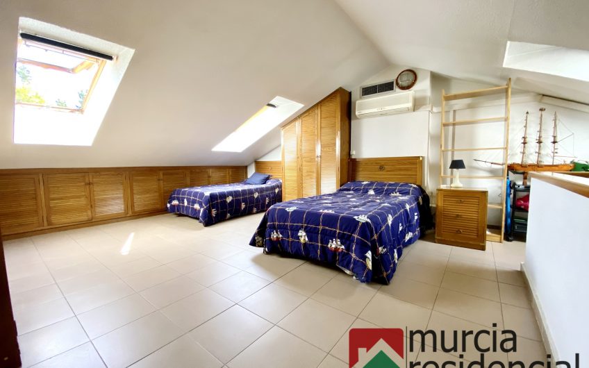 Chalet adosado con piscina junto a ZigZag en Juan Carlos I