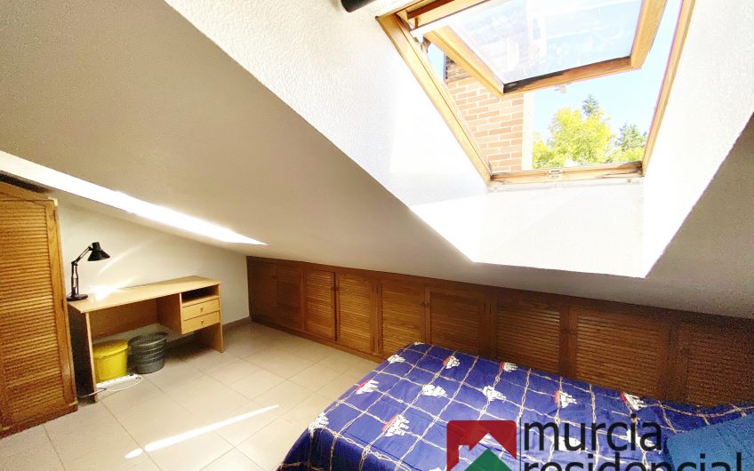 Chalet adosado con piscina junto a ZigZag en Juan Carlos I