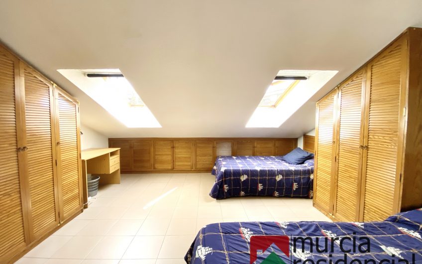 Chalet adosado con piscina junto a ZigZag en Juan Carlos I