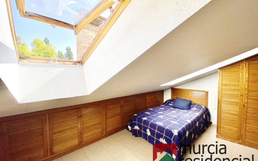 Chalet adosado con piscina junto a ZigZag en Juan Carlos I