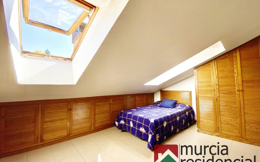 Chalet adosado con piscina junto a ZigZag en Juan Carlos I