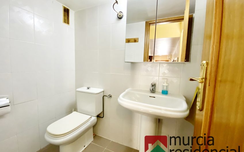 Chalet adosado con piscina junto a ZigZag en Juan Carlos I