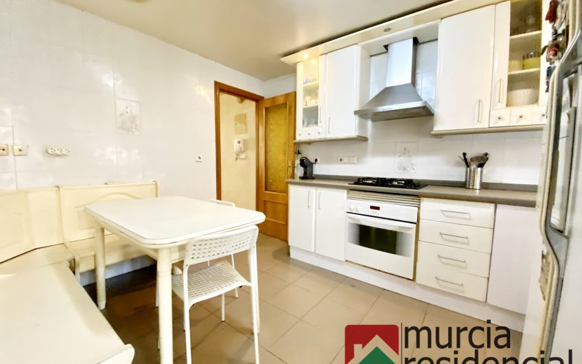 Chalet adosado con piscina junto a ZigZag en Juan Carlos I